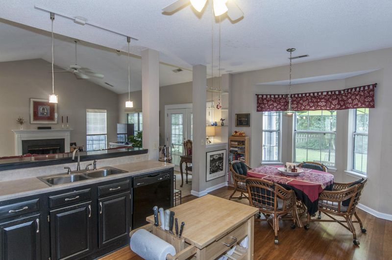 410 Thomaston Ave, Summerville, SC 29485