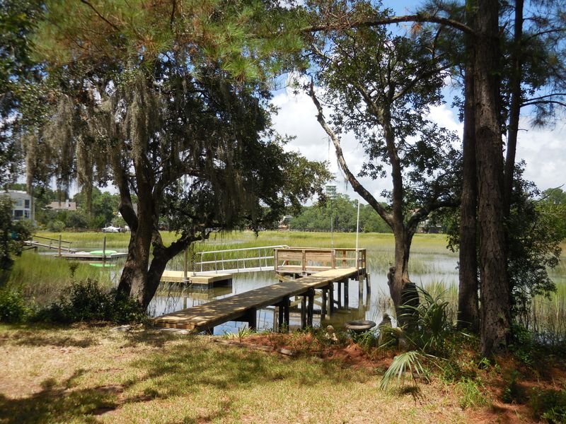 1176 Manor Ln, Mount Pleasant, SC 29464