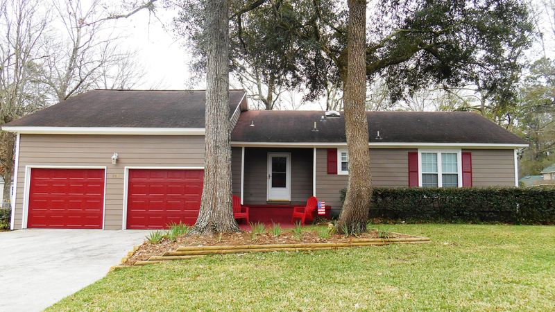 106 Woodthrush Rd, Summerville, SC 29485