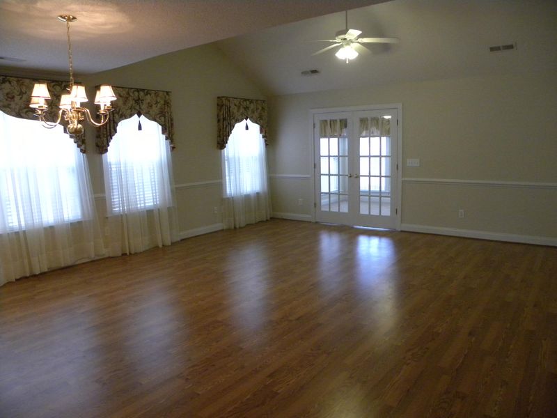 9112 Woodcreek Ct, North Charleston, SC 29406