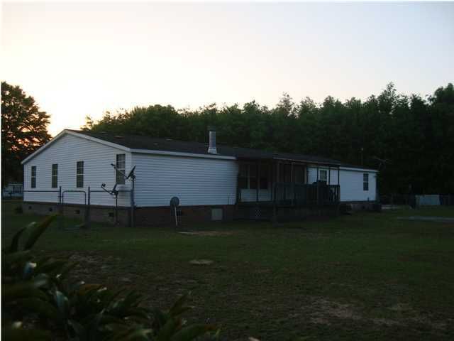 5822 Melvin Washington Dr, Ravenel, SC 29470