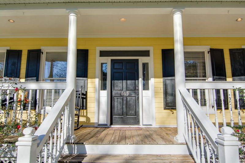 665 Castle Pinckney Dr, Charleston, SC 29412