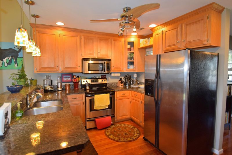 1422 Jockey Ct, North Charleston, SC 29405