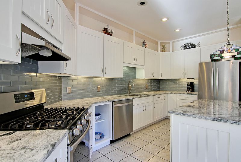 507 W Beach Ct, Folly Beach, SC 29439