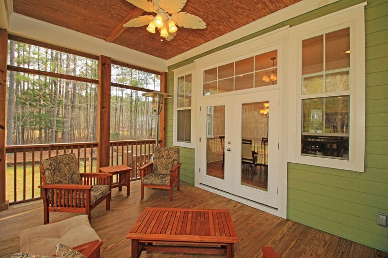 1404 Leisure Dr, Summerville, SC 29483