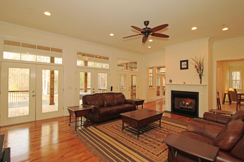 1404 Leisure Dr, Summerville, SC 29483