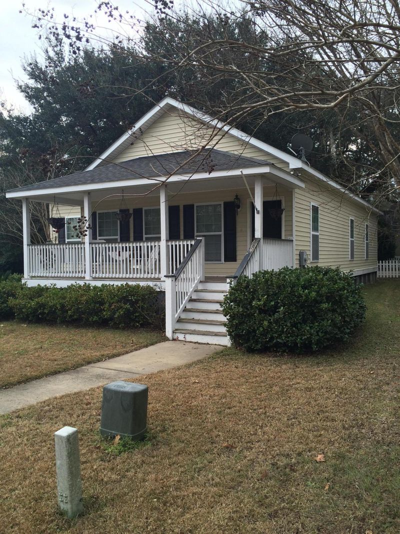 1301 Runnymeade Ln, North Charleston, SC 29406