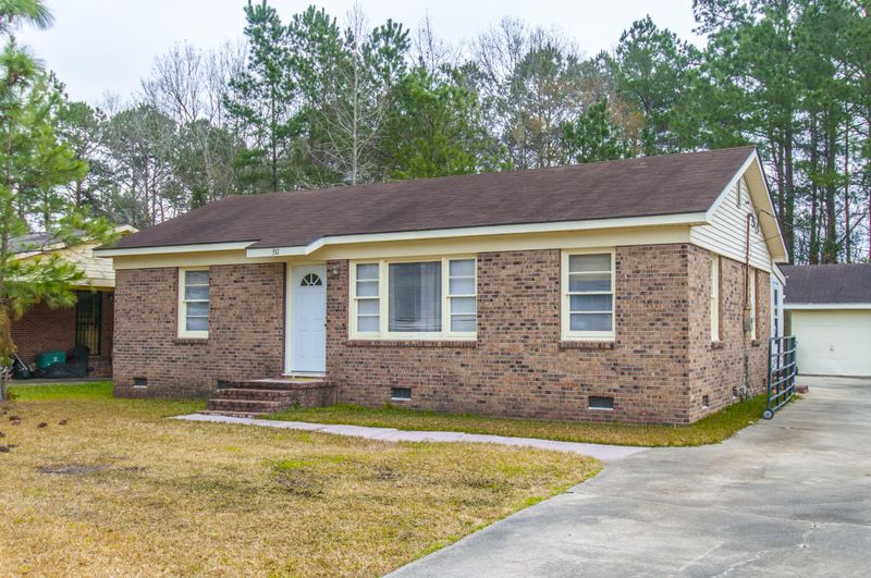 332 Amy Dr, Goose Creek, SC 29445