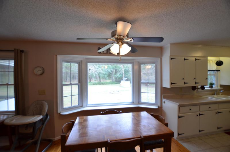 830 Pinckney St, Mcclellanville, SC 29458