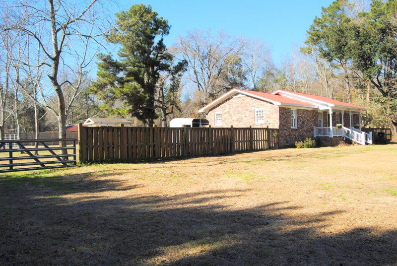 1027 Merrell Ave, Bonneau, SC 29431