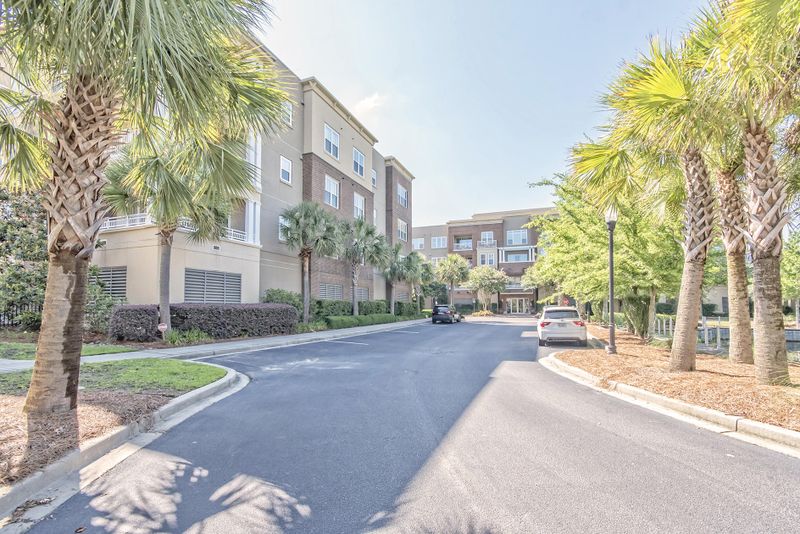 200 River Landing Dr #F104, Charleston, SC 29492