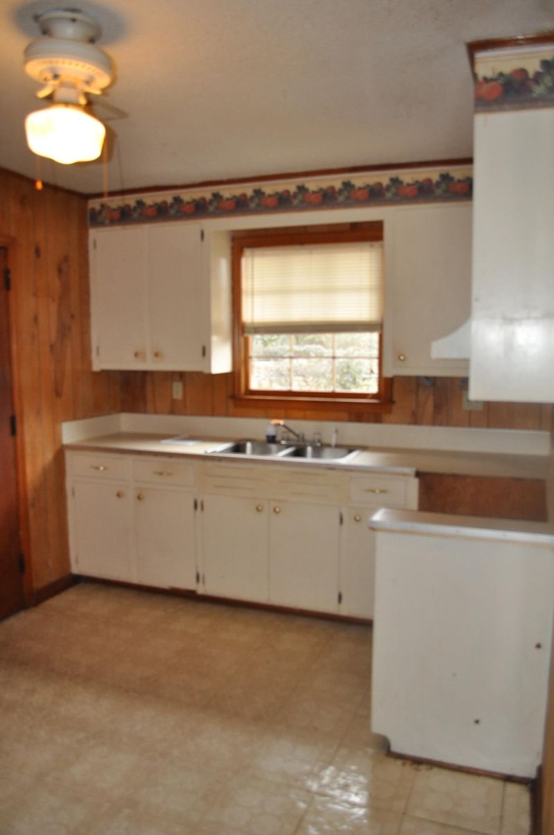 4427 Donwood Dr, Ladson, SC 29456