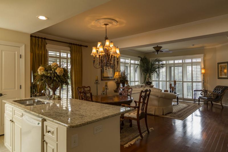 33 Calhoun #215, Charleston, SC 29401