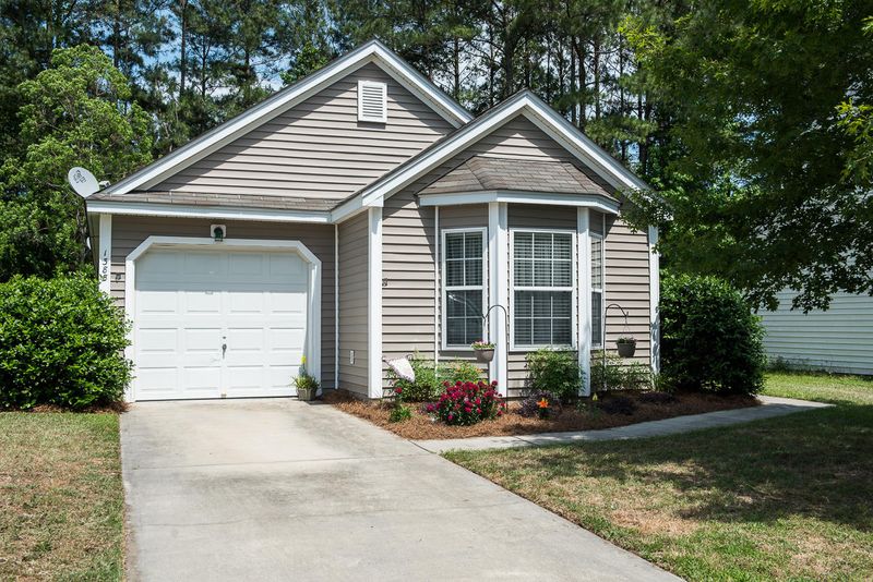 1388 Water Edge Dr, Charleston, SC 29492