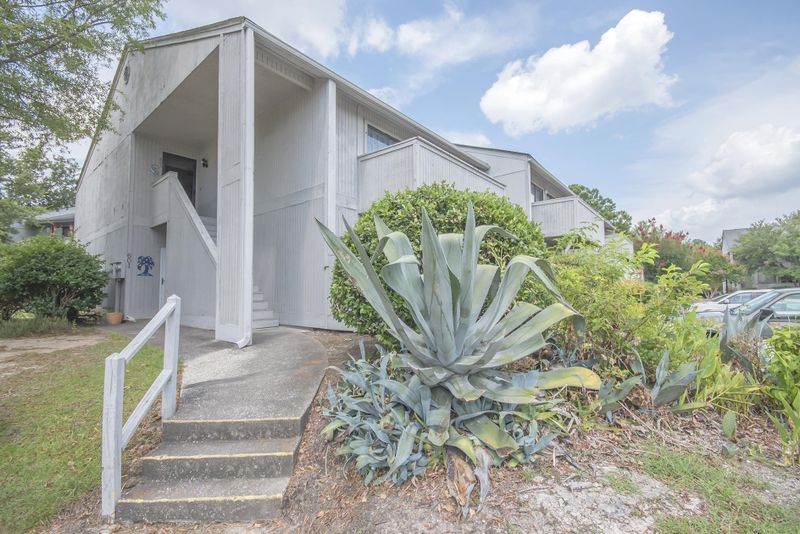 605 Green Castle Dr, Goose Creek, SC 29445