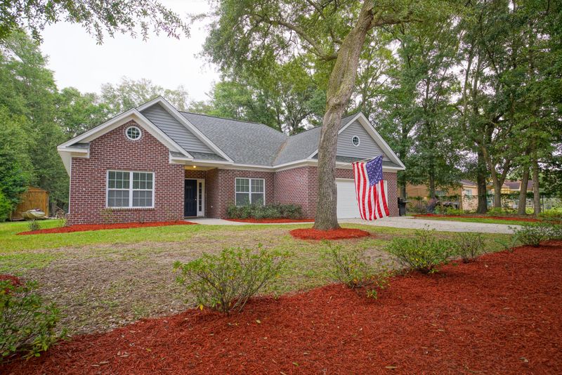 360 6th Ave, Mount Pleasant, SC 29464