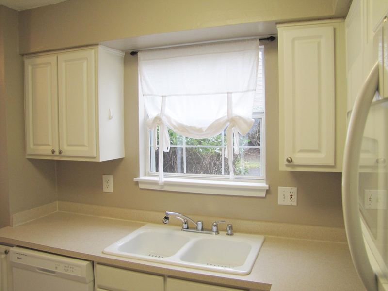 134 Luden Dr #C, Summerville, SC 29483