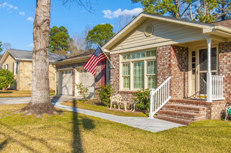 107 Tasker Dr, Summerville, SC 29485
