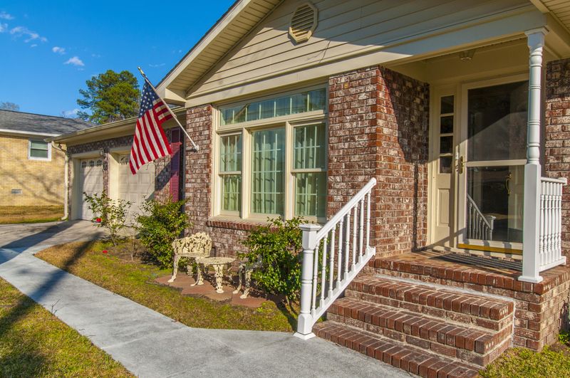 107 Tasker Dr, Summerville, SC 29485