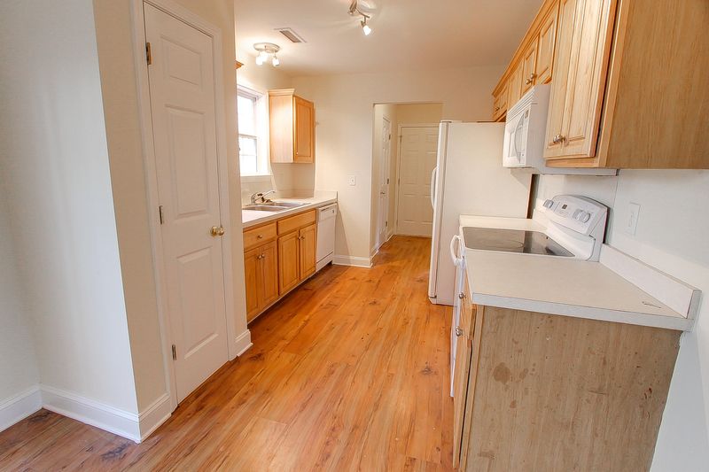 28 Commissioners Ct, Hanahan, SC 29410