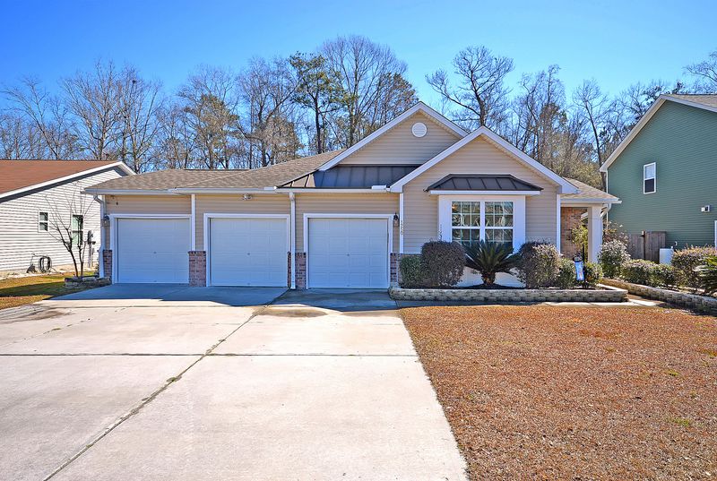 1250 Woodsage Dr, Hanahan, SC 29410