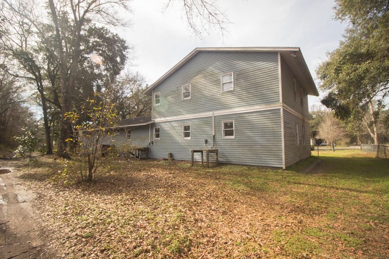 6317 Maybank Hw, Wadmalaw Island, SC 29487