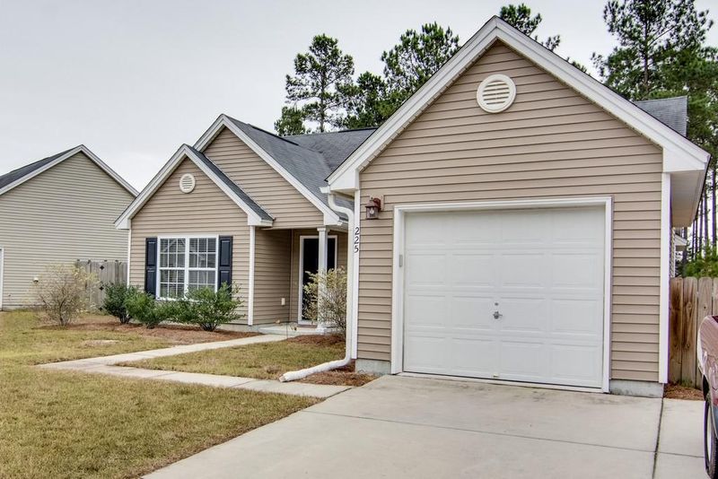 225 Avonshire Dr, Summerville, SC 29483