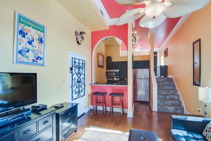 350 King St #305, Charleston, SC 29401