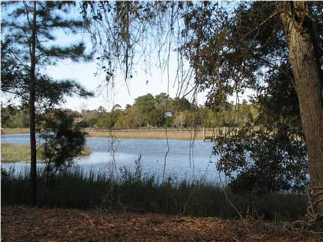 8 Broadmarsh Ct, Mcclellanville, SC 29458