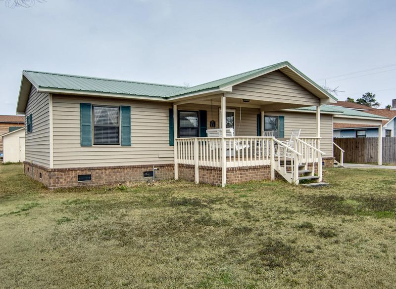 102 Chasey Dr, Bonneau, SC 29431