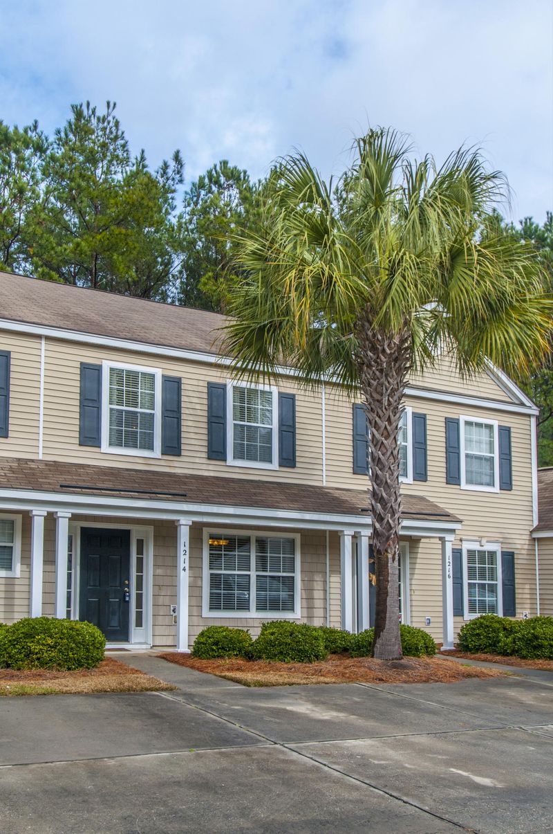 1214 Island Club Dr, Charleston, SC 29492