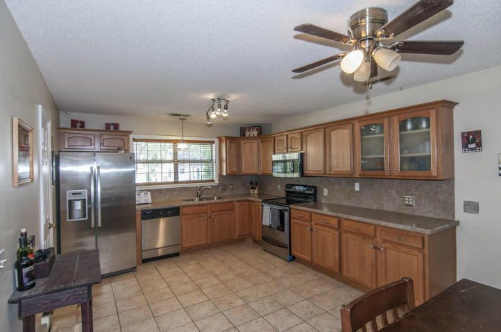 110 Lowndes Rd, Goose Creek, SC 29445