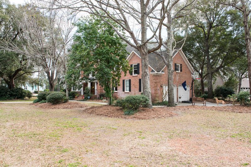 626 Hobcaw Bluff Dr, Mount Pleasant, SC 29464