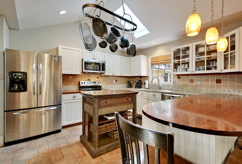 252 Forest Trl, Isle Of Palms, SC 29451