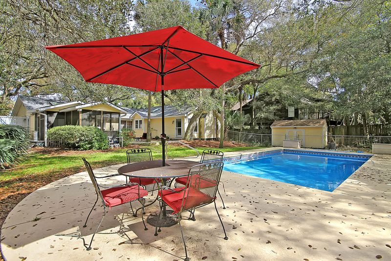 252 Forest Trl, Isle Of Palms, SC 29451