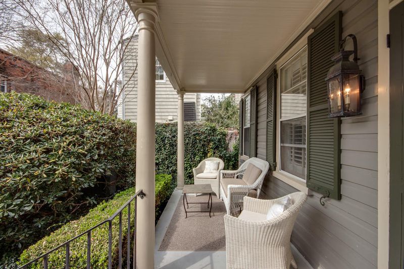 125 12 Queen St, Charleston, SC 29401