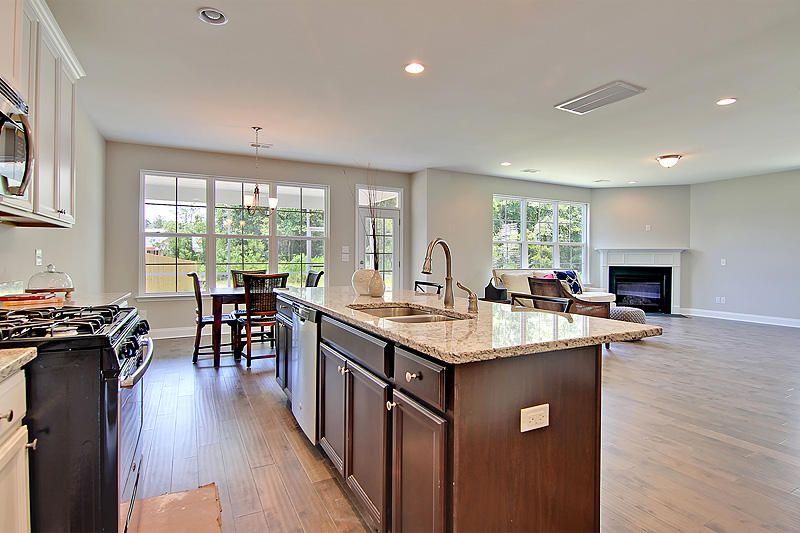 222 Palmetto Walk Dr, Summerville, SC 29483