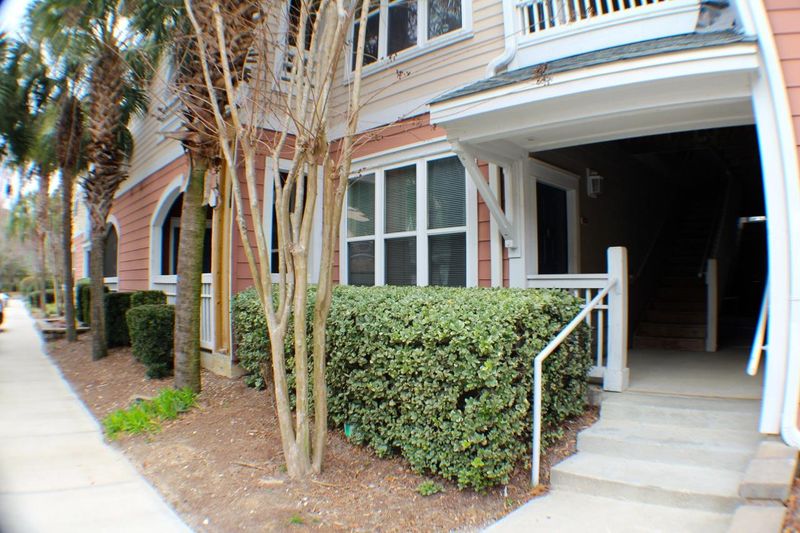 600 Bucksley Ln #105, Daniel Island, SC 29492