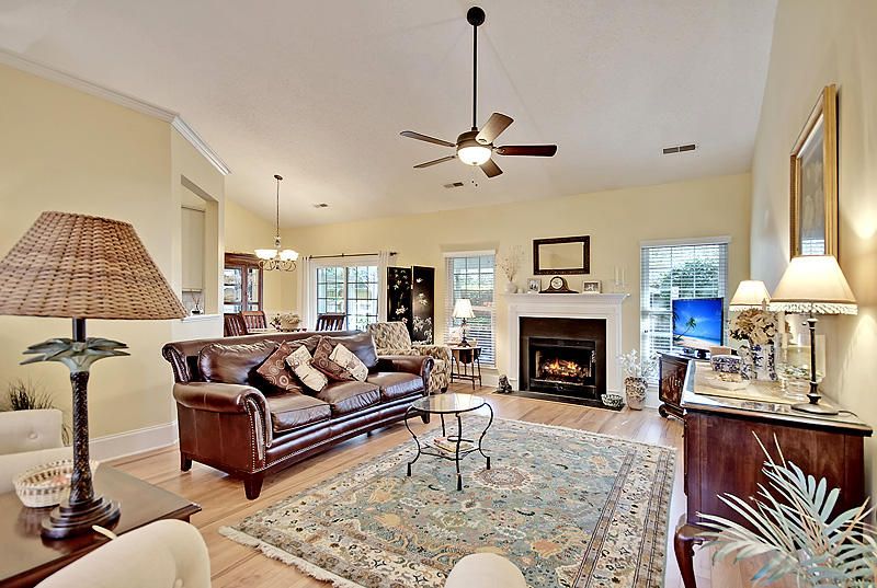 1970 Oak Tree Ln, Mount Pleasant, SC 29464