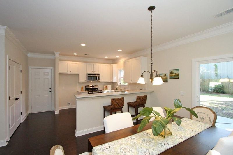 655 York St, Mount Pleasant, SC 29464