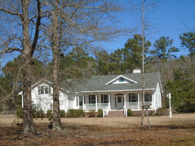210 New Oak Ln, Moncks Corner, SC 29461