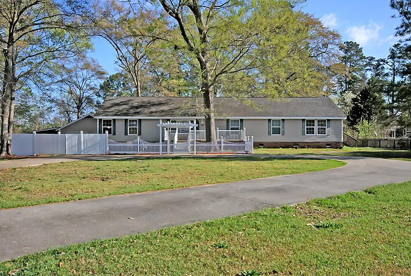 111 Arabian Dr, Summerville, SC 29483