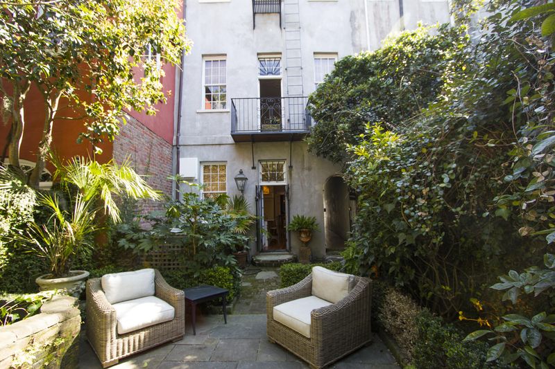 24 Queen St, Charleston, SC 29401