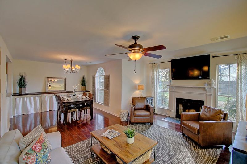 1962 Armory Dr, Mount Pleasant, SC 29466