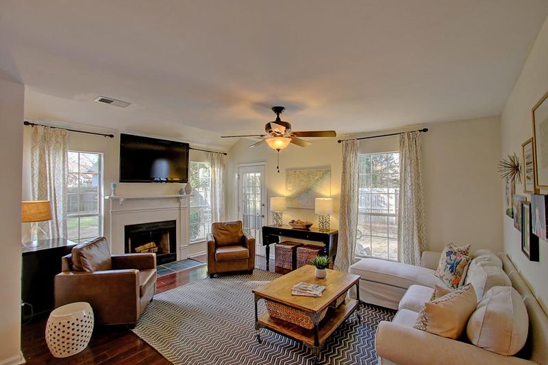 1962 Armory Dr, Mount Pleasant, SC 29466