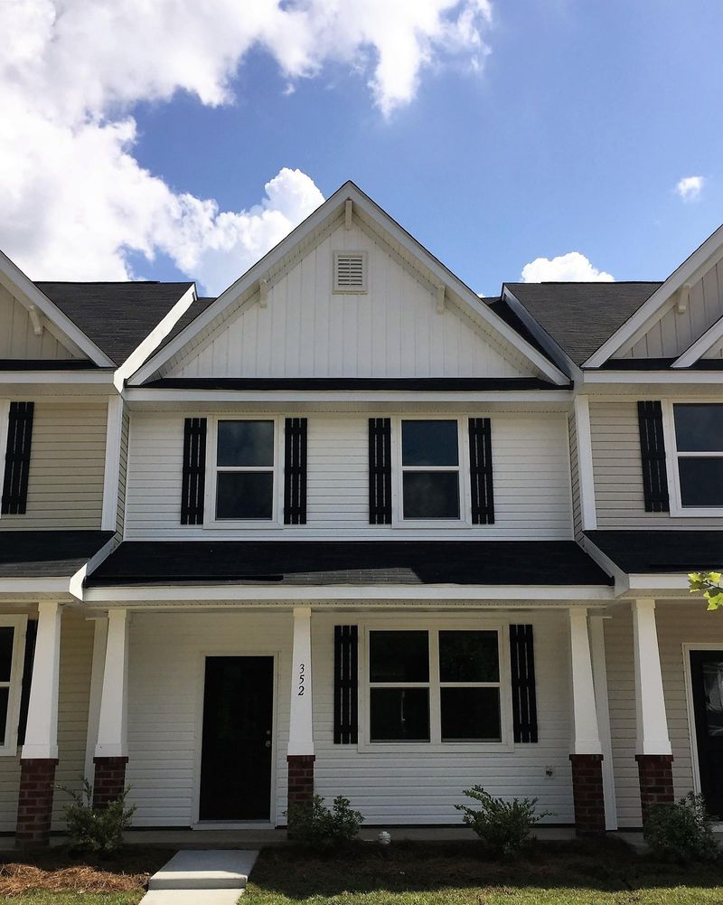 352 Flyway Rd, Goose Creek, SC 29445
