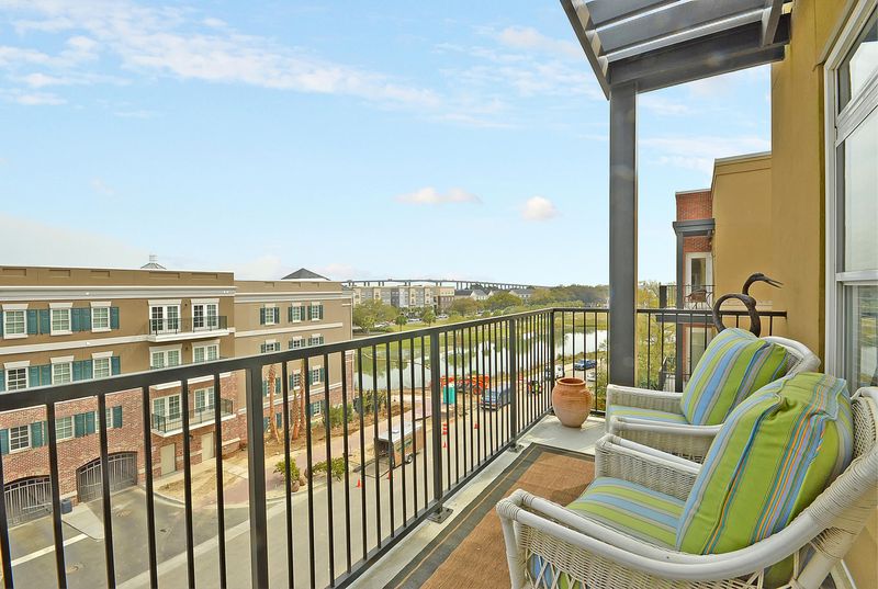 135 Pier View St #409, Daniel Island, SC 29492