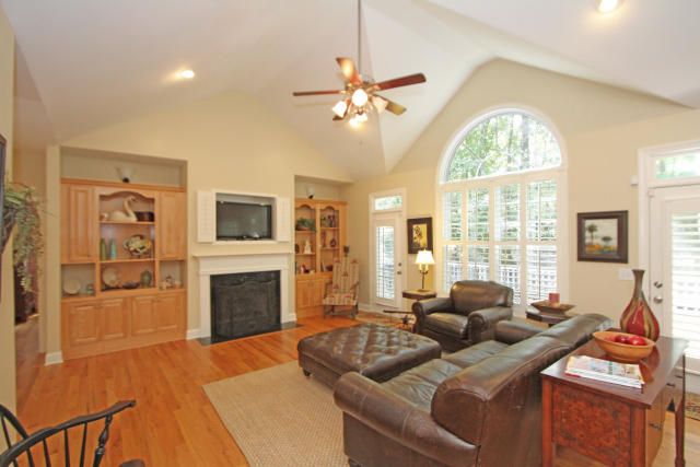 8613 Woodland Walk, North Charleston, SC 29420