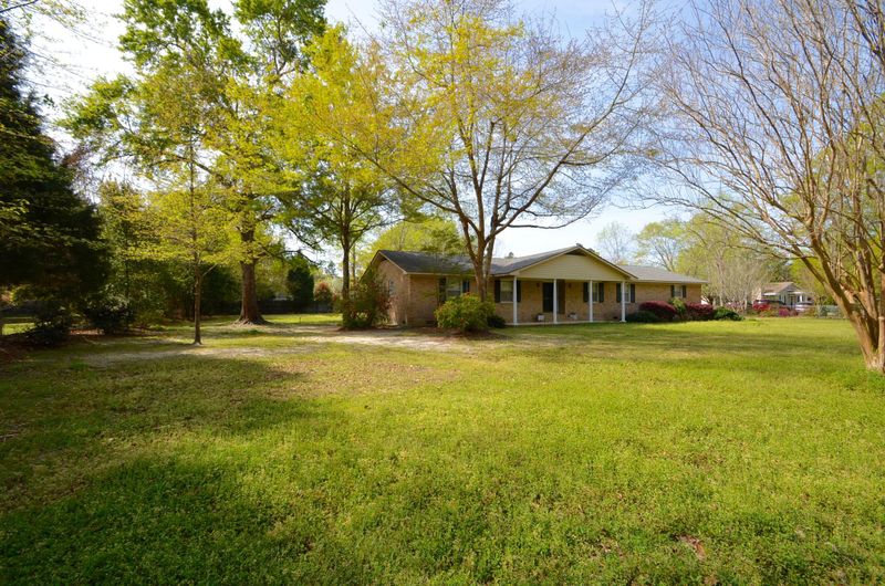 215 Quail Dr, Pinopolis, SC 29469
