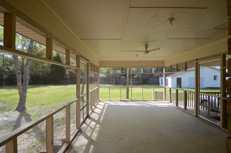 215 Quail Dr, Pinopolis, SC 29469